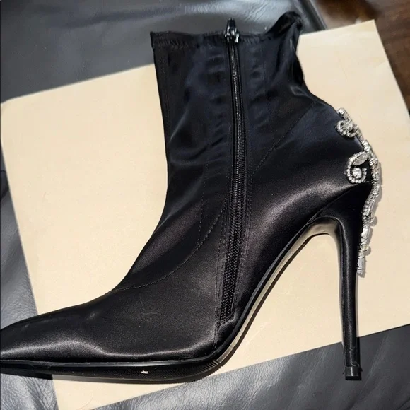 Stunning Black Embellished Women's Heels - Picture 6 of 10